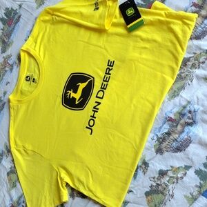 John Deere T-Shirt short sleeve new with tags yellow Large